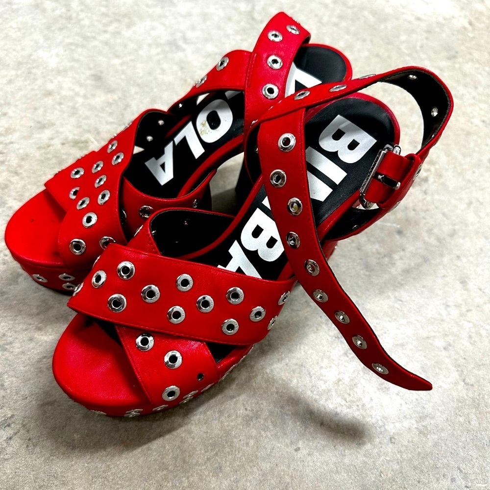 Bimba y Lola Red Leather Platform Pumps Heels with Silver Studs